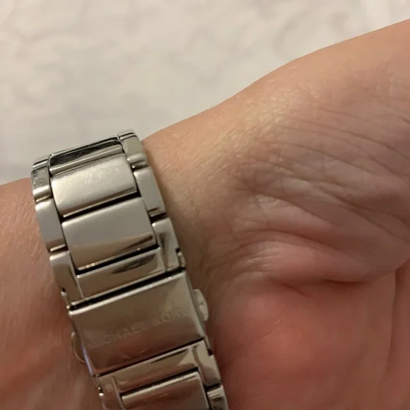 Michael Kors women watch - Picture 3 of 13